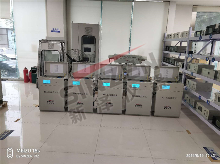 新出炉的氮氧化物尾气分析仪照片