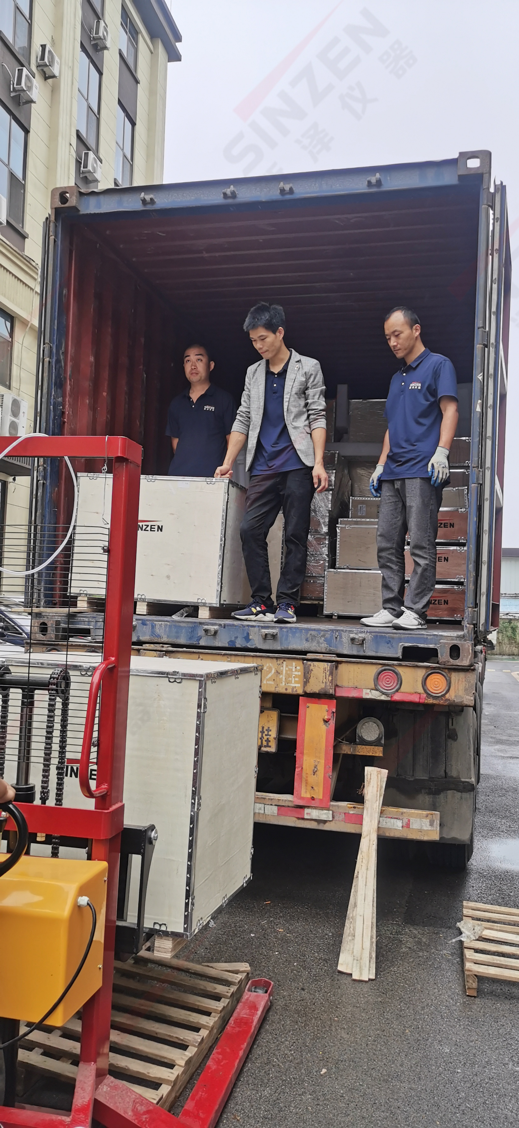 烟气在线监测设备发货现场